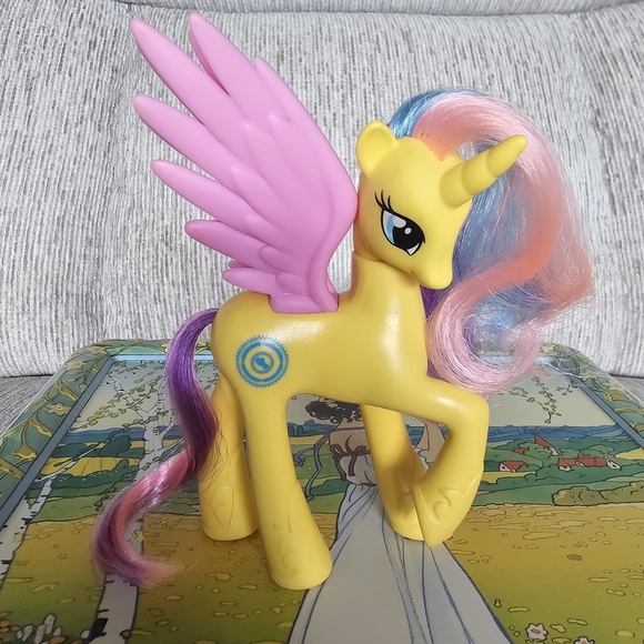 ♡ My Little Pony G4 Princess Gold Lily MLP Toy ♡ - Picture 2 of 12